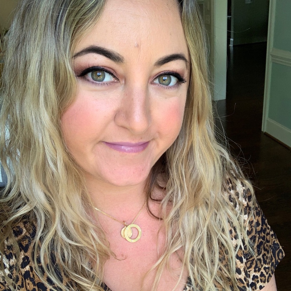 Meet your Posher, Elyse